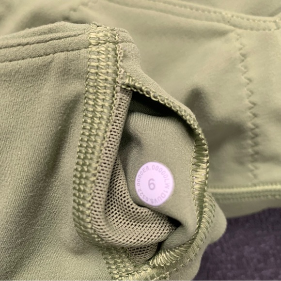 Lululemon Align Sports bra, tank top, v-neck, gym yoga workout running - Picture 4 of 4